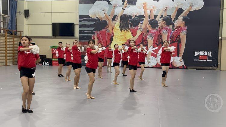 啦啦操风采, 上走得更好, 演中充满了 啦啦操风采, 上走得更好, 演中充满了