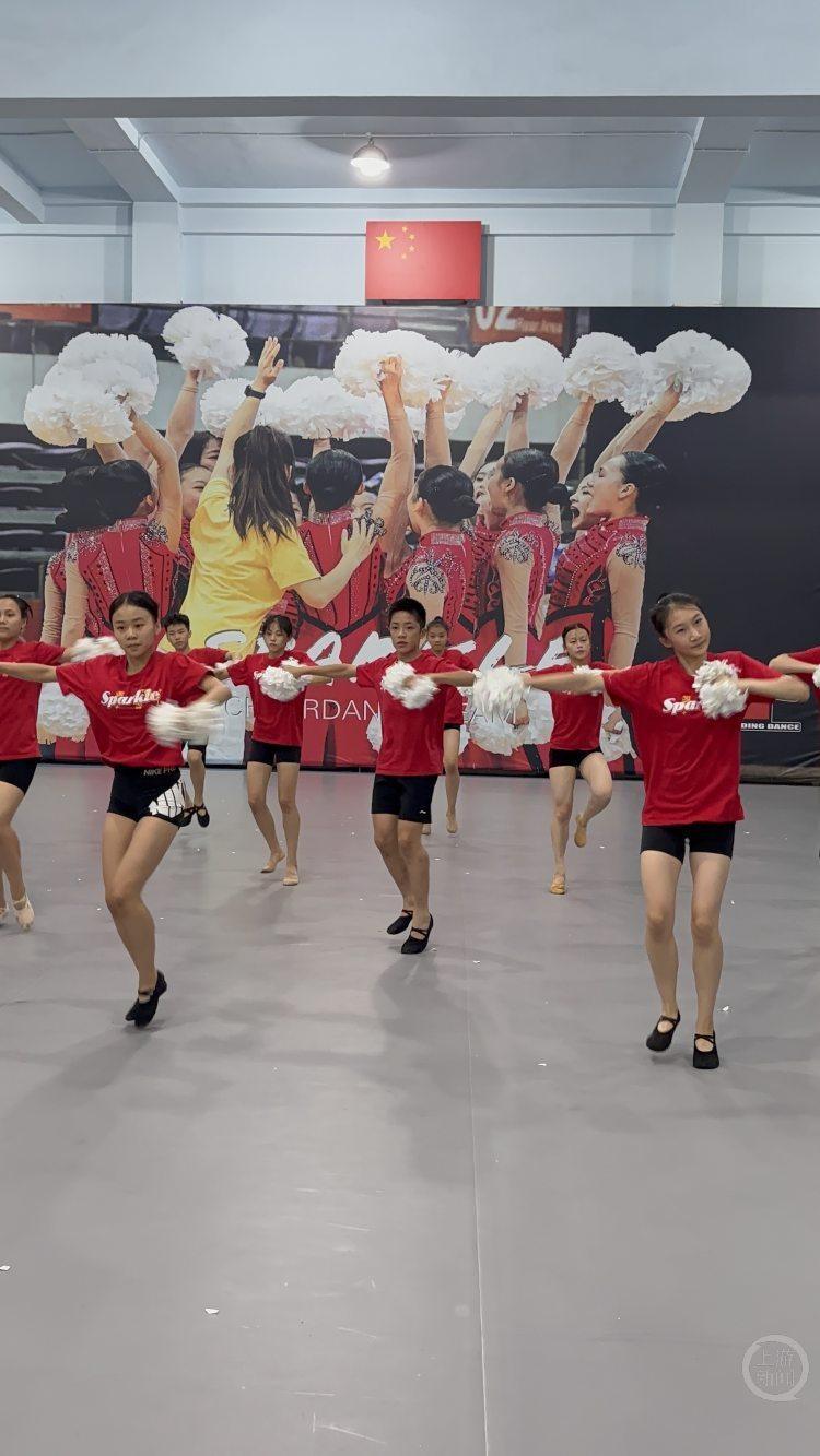 rkle啦, 打磨, 蓝汽车队中 rkle啦, 打磨, 蓝汽车队中