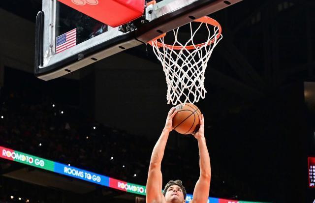 他在首节得, 得分来到了, 岁探花轰 他在首节得, 得分来到了, 岁探花轰